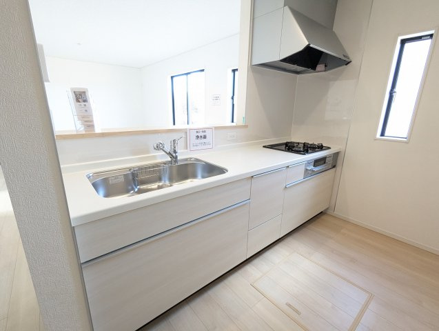 高萩市高浜町　第2のキッチン|カウンター越しからリビングが見渡せるので、お子様の様子を見守りながらお料理が作れる嬉しいカウンターキッチン♪