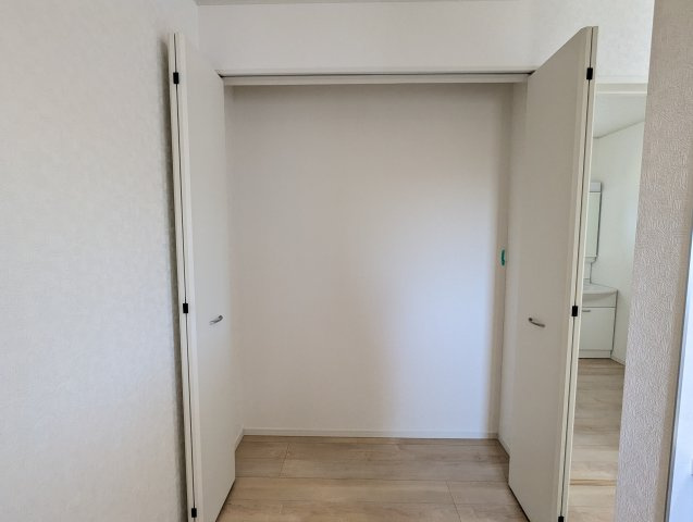 高萩市高浜町　第2の収納|キッチン横の収納には、備蓄品や非常食のストックなどすっきりしまっていただけます