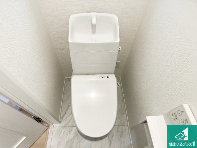 神戸市垂水区本多聞　新築一戸建てのトイレ|1・2階の2ヶ所にあるので、朝の忙しい時間の順番待ちもなく、深夜の利用にも大変便利です。