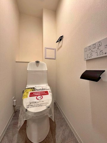 イトーピア中之島パークサイドのトイレ|温水洗浄便座付きトイレです。