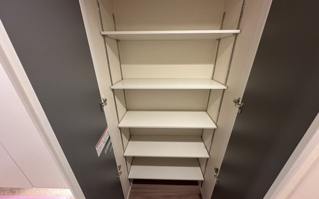 ライオンズマンション二俣川の収納|廊下にも収納スペースがあります。
日用品のストックなどもすっきり収納出来そうですね♪