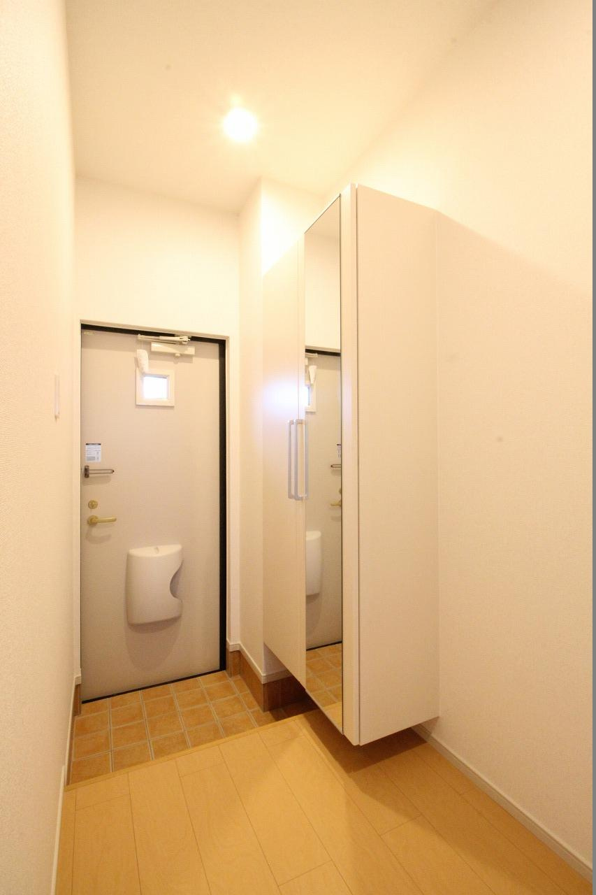 舞子坂ヒルズⅢの玄関|※お部屋により仕様が異なる場合があります。