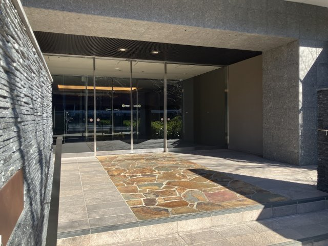 レ・ジェイド美しが丘のエントランス