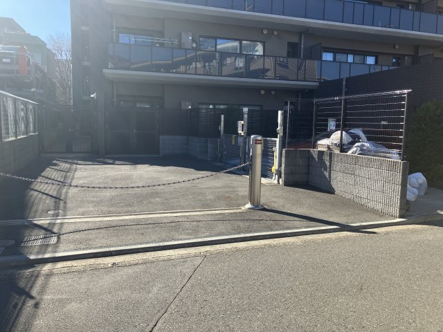 レ・ジェイド美しが丘の駐車場