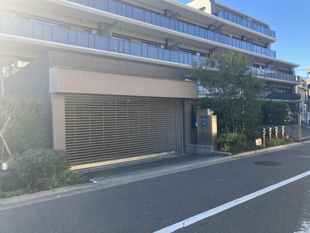 レ・ジェイド美しが丘の駐車場