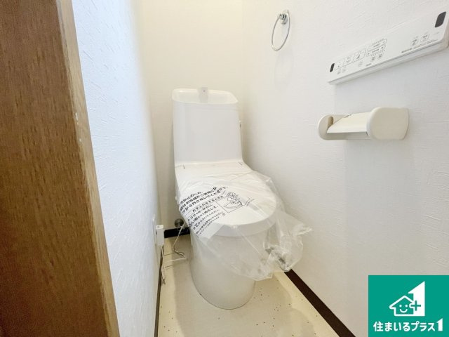 堺市西区神野町　中古一戸建てのトイレ