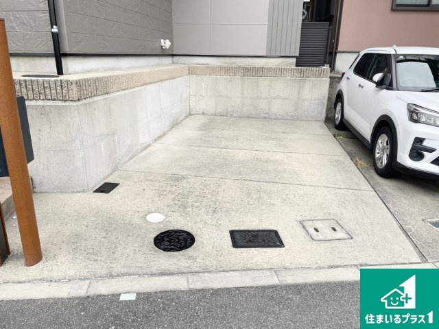 堺市西区神野町　中古一戸建ての駐車場