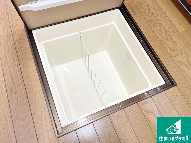 堺市西区神野町　中古一戸建ての収納