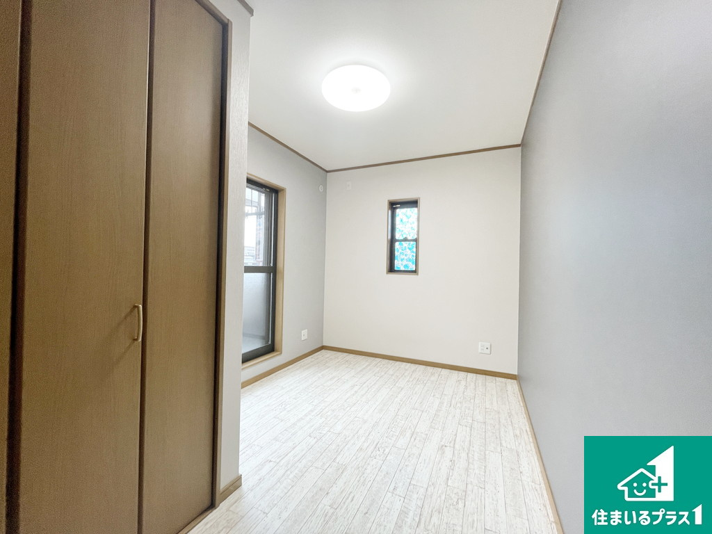 堺市西区神野町　中古一戸建ての洋室