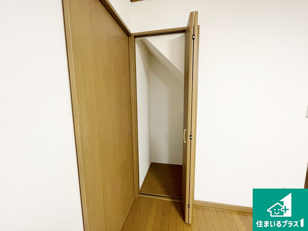 堺市西区神野町　中古一戸建ての収納