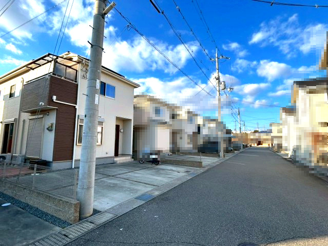 三木市別所町近藤　中古建ての前面道路含む現地写真