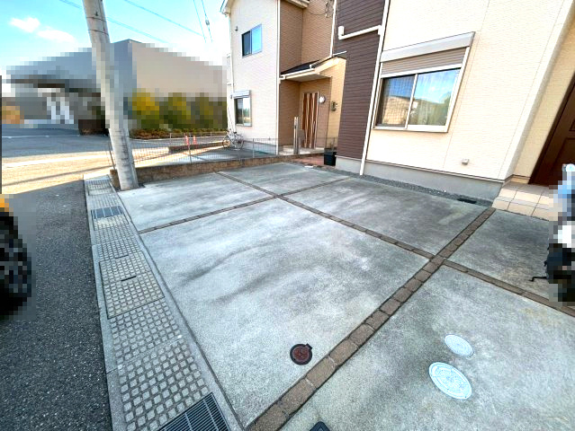 三木市別所町近藤　中古建ての駐車場