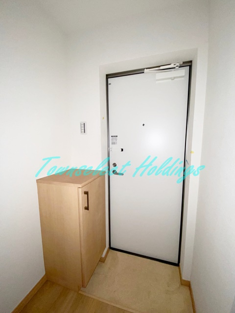 横須賀市汐入町２丁目のアパートの玄関|シューズボックス付き