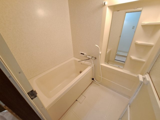 HACHIBUSE鳴尾の浴室