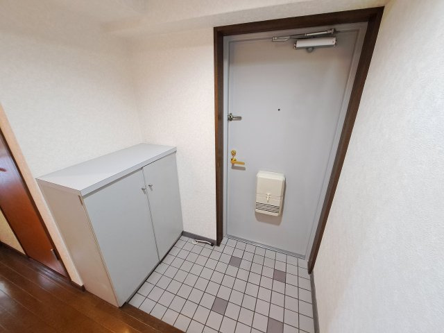 HACHIBUSE鳴尾の玄関