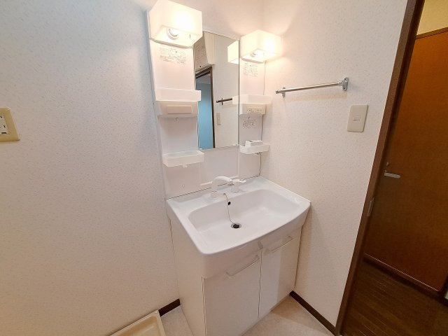 HACHIBUSE鳴尾の洗面所