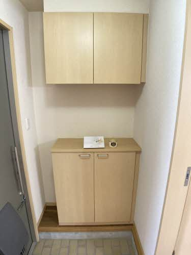 ウェスト川原田B棟の玄関