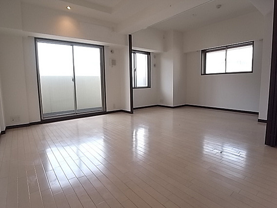 エステムプラザ神戸元町海岸通の洋室