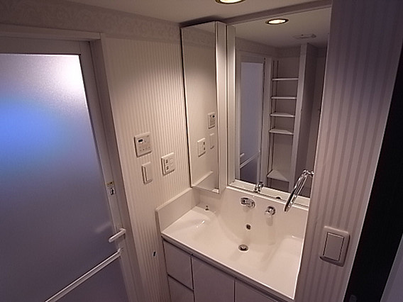 エステムプラザ神戸元町海岸通の洗面所