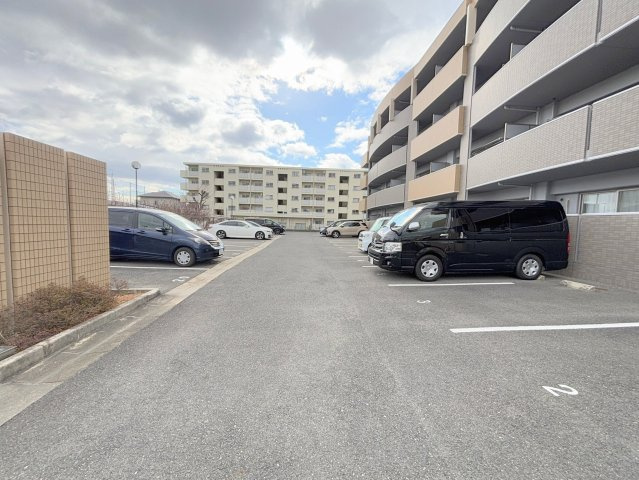 エバーグレイスの駐車場