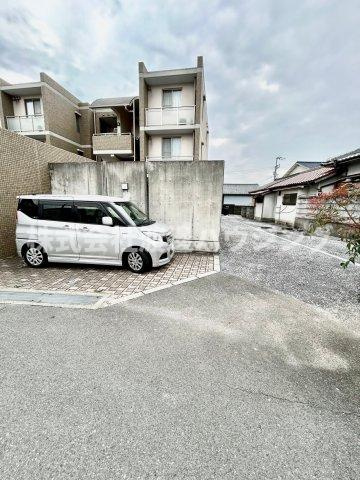 ALPORTOの駐車場