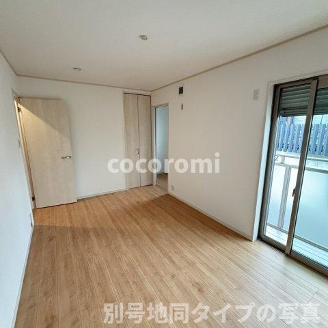 太秦緑ヶ丘戸建の洋室