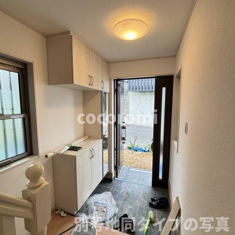 太秦緑ヶ丘戸建の玄関