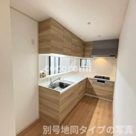 太秦緑ヶ丘戸建のキッチン