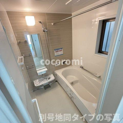 太秦緑ヶ丘戸建の浴室