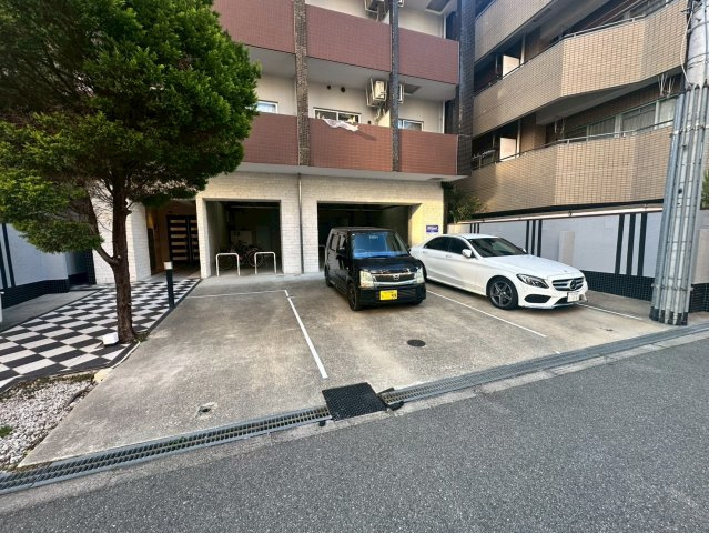 ZERO千代崎の駐車場