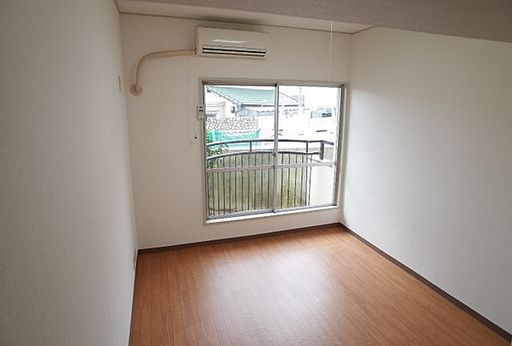 本山ハイツの居間・リビング