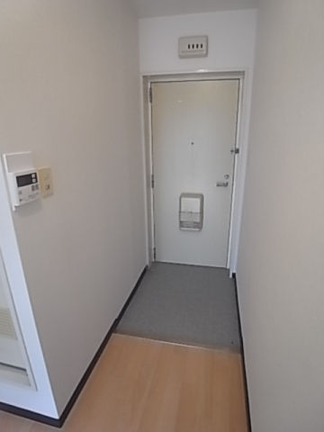 クリフサイド西岡本の玄関