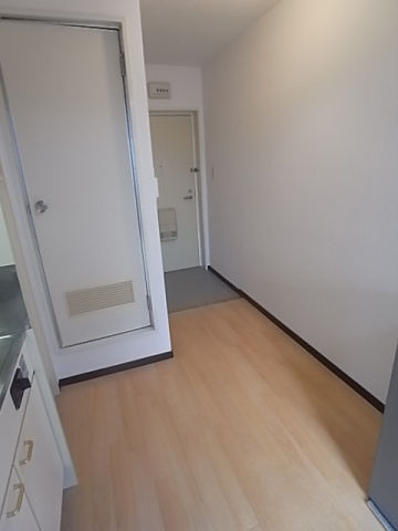 クリフサイド西岡本の居間・リビング