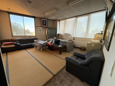 【その他】 | 【住居テナント併用！駅近！】石岡市国府　一棟ビル | 四階応接室