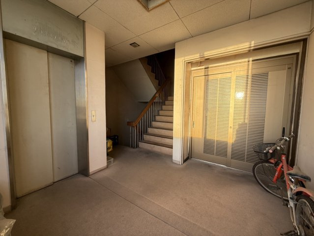 【エントランス】 | 【住居テナント併用！駅近！】石岡市国府　一棟ビル | 五階