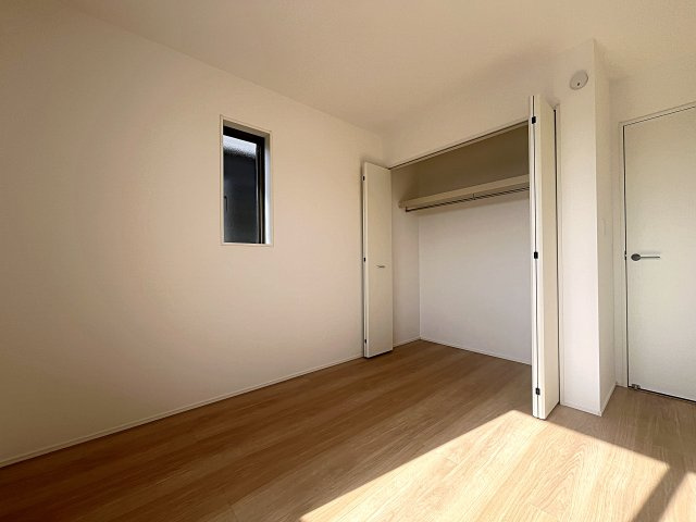 新築戸建・新築建売　福島市笹木野字南中谷地　野田小・野田中の洋室|全居室クローゼット収納完備！収納が多いと室内もスッキリです！