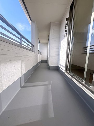 新築戸建・新築建売　福島市笹木野字南中谷地　野田小・野田中のバルコニー|ワイドバルコニーで広々としているのでお洗濯物干しもしやすいです！