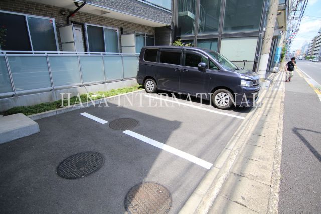 リブリ・ＪＵＮの駐車場