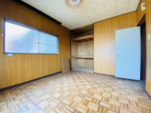 大垣市加賀野３丁目　２階建の洋室