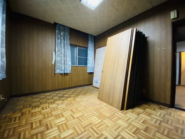 大垣市加賀野３丁目　２階建の洋室