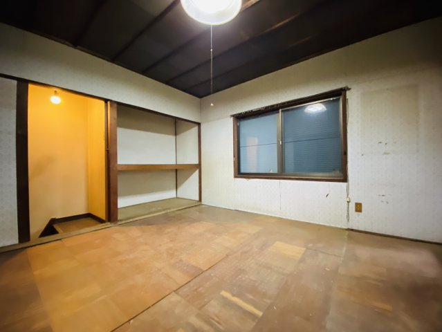 大垣市加賀野３丁目　２階建の洋室