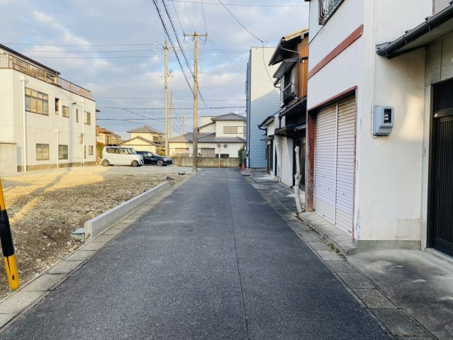 大垣市加賀野３丁目　２階建の周辺|前面道路