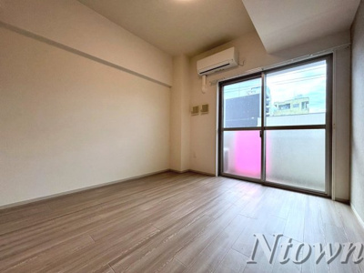 【居間・リビング】 | ジュール亀島 | こちらのリビングで趣味の時間をお楽しみください