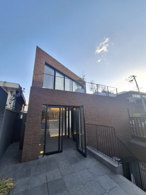 【外観】 | メインステージ ザ・ベース 別棟