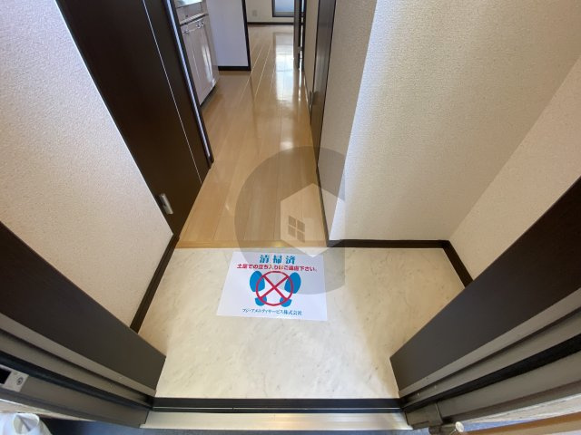 フジパレスヴィオレの玄関