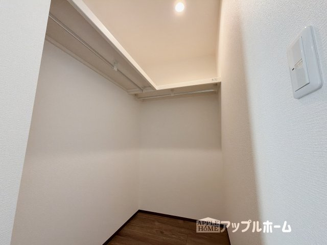 【新築住宅】深谷市萱場 第10期 全6棟の収納|枕棚とハンガーパイプが標準装備の機能的なクローゼットは、大切なお洋服をきれいな状態で収納できます！