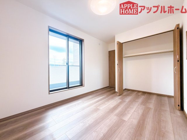 【新築住宅】熊谷市上之 第9期 全4棟の洋室|２階居室は全室収納あり！たっぷりある収納活用でお部屋もキレイを保てます♪