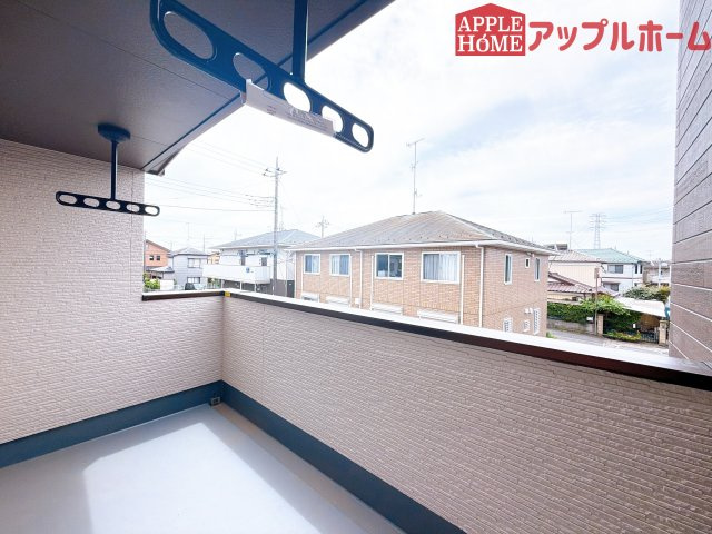 【新築住宅】熊谷市上之 第9期 全4棟のバルコニー|家族分の洗濯物もしっかり干せます。日当たりも良く、毎日のお洗濯が楽しくなりそう♪お布団は手軽に干せていつもポカポカに☆