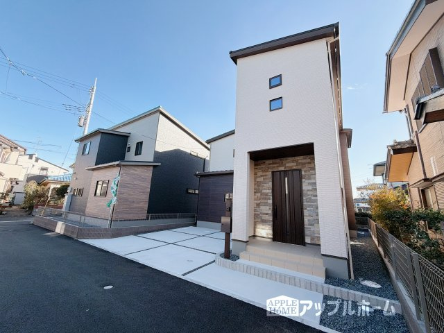 【新築住宅】熊谷市上之第9期の外観|駐車場は並列駐車２台分☆来客時も安心です♪セカンドカー用にもお使いいただけます。