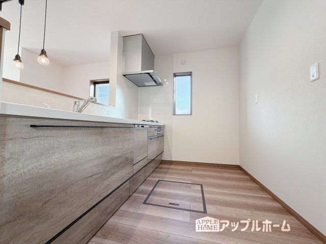 【新築住宅】熊谷市上之第9期のキッチン|キッチンの収納も充実☆食洗器完備で家事も楽々♪生活の質が向上すること間違いなしの充実設備です。